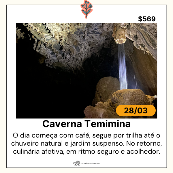 Roteiro Caverna Temimina da Rota Elementar no PETAR com registro do salão interno iluminado pelo chuveiro natural que desce do teto da caverna, destacando formações calcárias, rochas úmidas e ambiente típico de cavidade subterrânea do Núcleo Caboclos.
