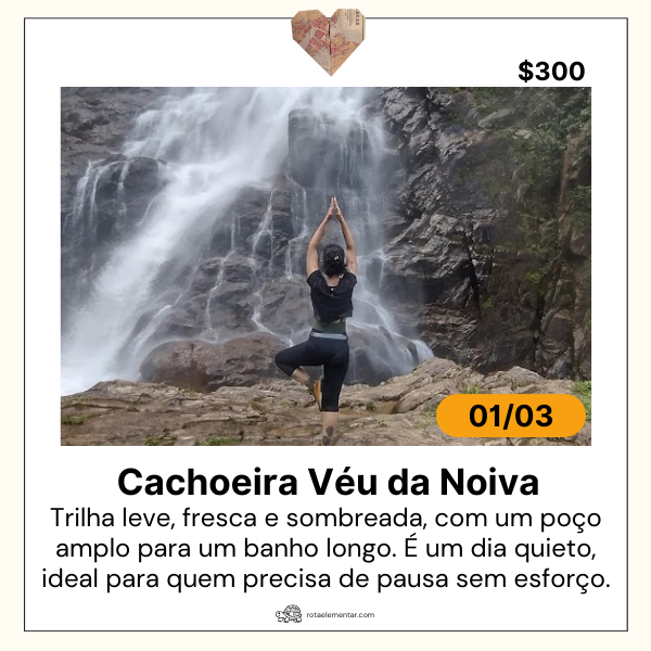 Roteiro Cachoeira Véu de Noiva da Rota Elementar em Cubatão, no Parque Ecológico do Perequê, com queda ampla descendo por paredão de pedra, poço raso e vegetação de mata atlântica.