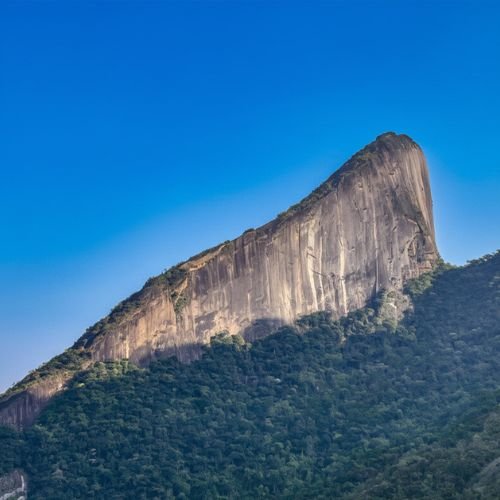 Vista do Pico do Escalavrado na Serra dos Órgãos durante roteiro da Rota Elementar