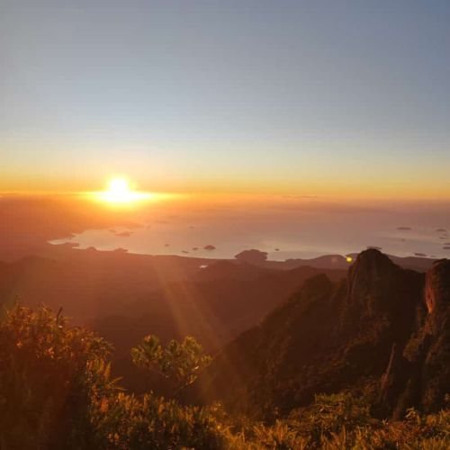 Nascer do sol visto da Pedra da Macela em Cunha com a Rota Elementar