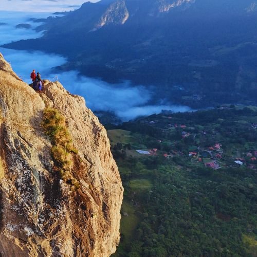 Trilha da Pedra do Baú - Rota Elementar: Logística completa para viver o montanhismo clássico e o turismo de aventura em SP.