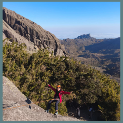 Ascensão ao Pico das Agulhas Negras (2.790,94 m), quinta montanha mais alta do Brasil. Subida ao cume no sábado, jantar e pernoite inclusos, café da manhã, cachoeira e almoço no domingo antes do retorno.