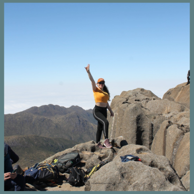 Ascensão ao Pico das Agulhas Negras (2.790,94 m), quinta montanha mais alta do Brasil. Subida ao cume no sábado, jantar e pernoite inclusos, café da manhã, cachoeira e almoço no domingo antes do retorno.